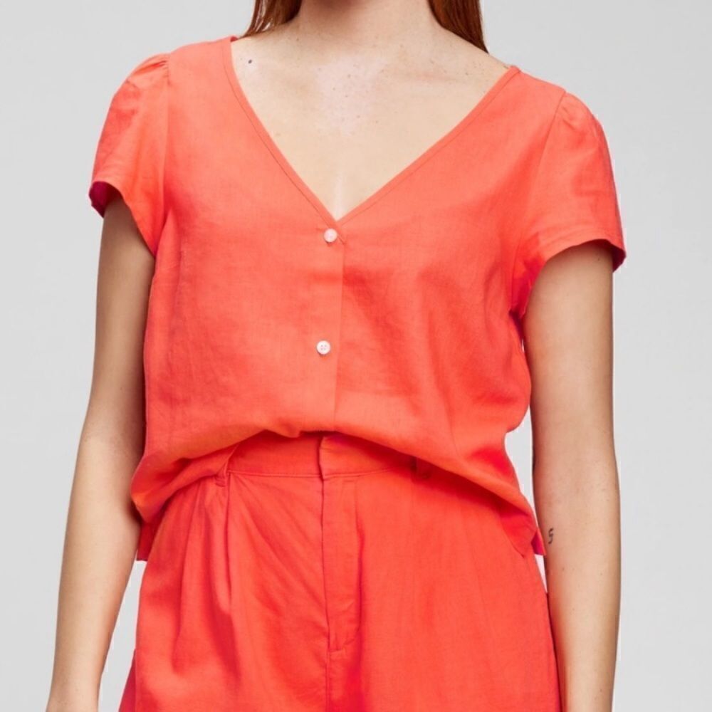 Gap Linen Blend V-Neck Short Sleeve Top